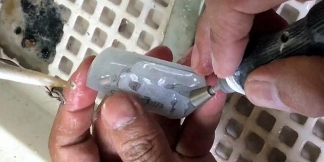 棉多的翡翠原石怎么办的简单介绍-第6张图片-翡翠网 棉多的翡翠原石怎么办的简单介绍-第6张图片-翡翠网