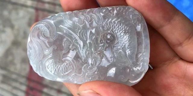 棉多的翡翠原石怎么办的简单介绍-第7张图片-翡翠网 棉多的翡翠原石怎么办的简单介绍-第7张图片-翡翠网