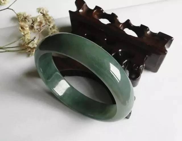 翡翠价格对照表图翡翠的种类及价格-第13张图片-翡翠网 翡翠价格对照表图翡翠的种类及价格-第13张图片-翡翠网