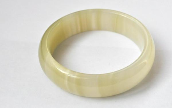 关于独山翡翠手镯价格的信息-第5张图片-翡翠网 关于独山翡翠手镯价格的信息-第5张图片-翡翠网