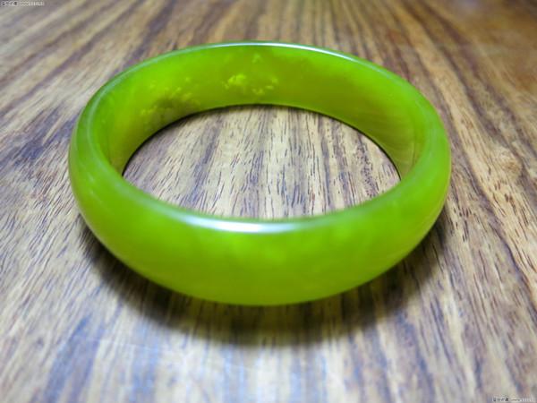 关于独山翡翠手镯价格的信息-第7张图片-翡翠网 关于独山翡翠手镯价格的信息-第7张图片-翡翠网