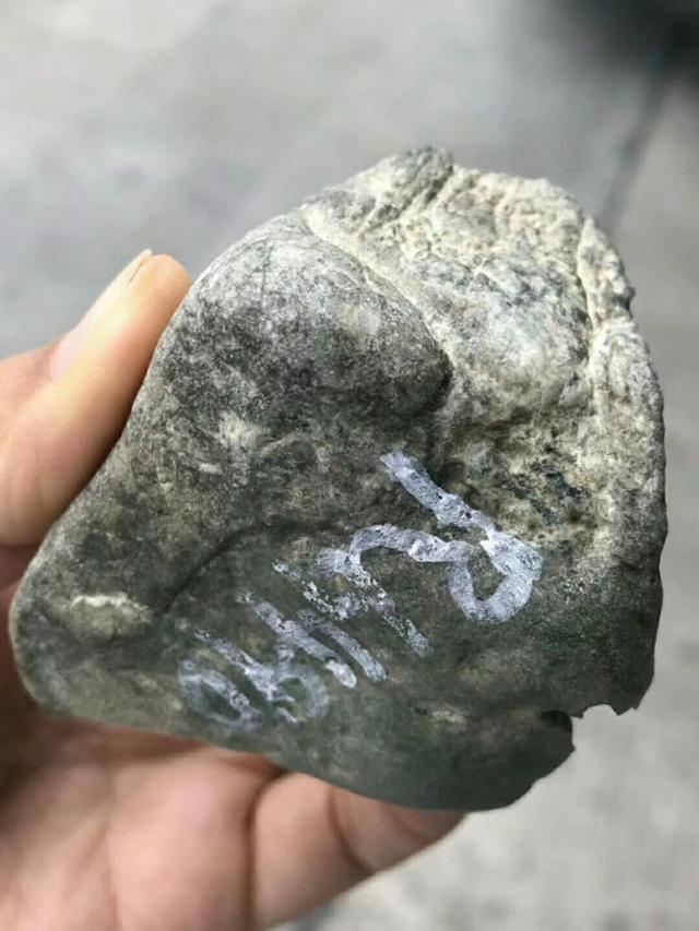 玉卷翡翠原石图片的简单介绍-第7张图片-翡翠网 玉卷翡翠原石图片的简单介绍-第7张图片-翡翠网