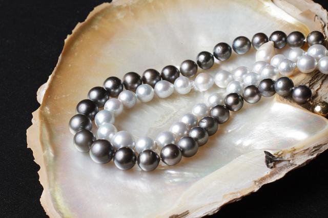 翡翠手镯碰到消毒液酒精喷雾会腐蚀玉镯吗-第6张图片-翡翠网 翡翠手镯碰到消毒液酒精喷雾会腐蚀玉镯吗-第6张图片-翡翠网