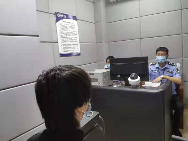 鉴别翡翠原石,一夜不合眼翡翠原石-第1张图片-翡翠网 鉴别翡翠原石,一夜不合眼翡翠原石-第1张图片-翡翠网