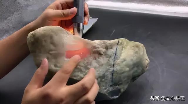 抚顺茄紫翡翠原石,茄紫翡翠手镯好看吗-第1张图片-翡翠网 抚顺茄紫翡翠原石,茄紫翡翠手镯好看吗-第1张图片-翡翠网