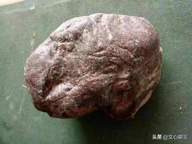 抚顺茄紫翡翠原石,茄紫翡翠手镯好看吗-第3张图片-翡翠网 抚顺茄紫翡翠原石,茄紫翡翠手镯好看吗-第3张图片-翡翠网