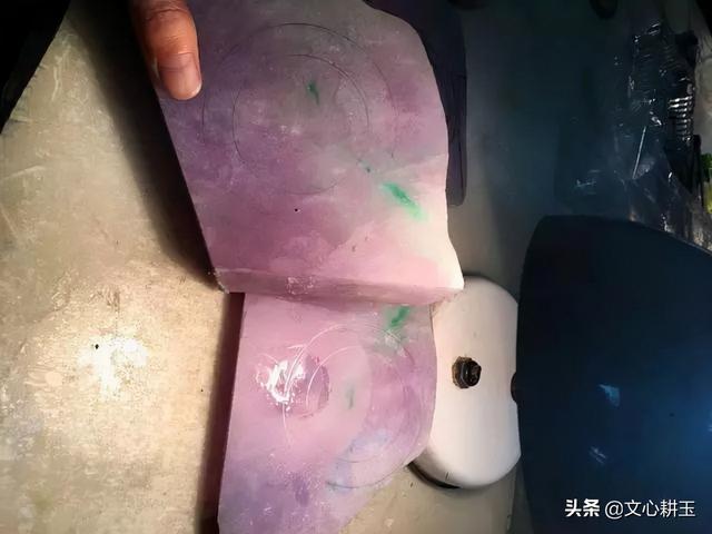 抚顺茄紫翡翠原石,茄紫翡翠手镯好看吗-第4张图片-翡翠网 抚顺茄紫翡翠原石,茄紫翡翠手镯好看吗-第4张图片-翡翠网