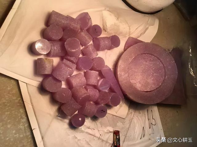 抚顺茄紫翡翠原石,茄紫翡翠手镯好看吗-第6张图片-翡翠网 抚顺茄紫翡翠原石,茄紫翡翠手镯好看吗-第6张图片-翡翠网