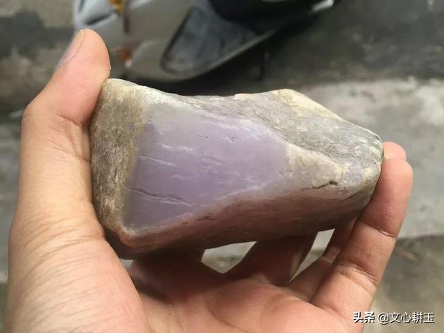 抚顺茄紫翡翠原石,茄紫翡翠手镯好看吗-第7张图片-翡翠网 抚顺茄紫翡翠原石,茄紫翡翠手镯好看吗-第7张图片-翡翠网