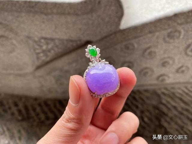 抚顺茄紫翡翠原石,茄紫翡翠手镯好看吗-第9张图片-翡翠网 抚顺茄紫翡翠原石,茄紫翡翠手镯好看吗-第9张图片-翡翠网