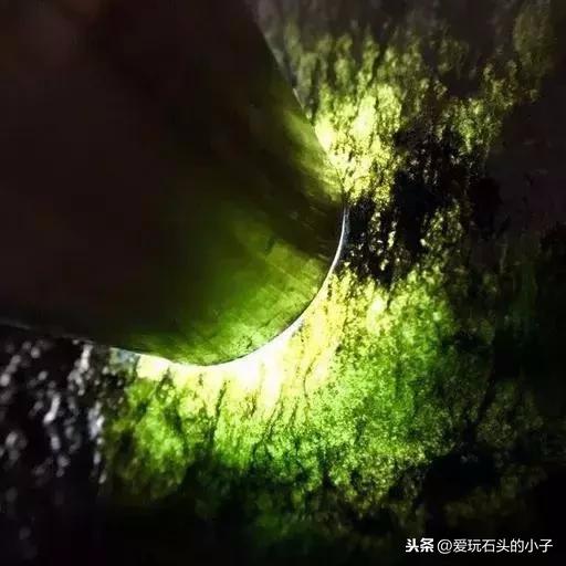 翡翠原石变化莫测,翡翠原石价格-第2张图片-翡翠网 翡翠原石变化莫测,翡翠原石价格-第2张图片-翡翠网