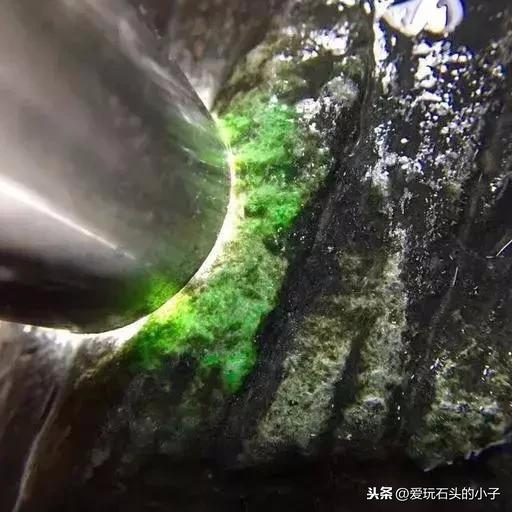 翡翠原石变化莫测,翡翠原石价格-第3张图片-翡翠网 翡翠原石变化莫测,翡翠原石价格-第3张图片-翡翠网