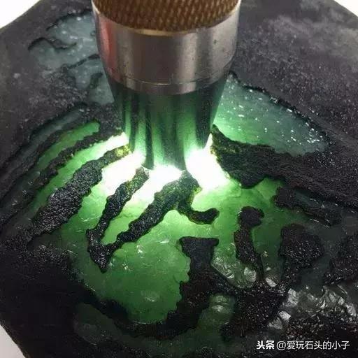 翡翠原石变化莫测,翡翠原石价格-第5张图片-翡翠网 翡翠原石变化莫测,翡翠原石价格-第5张图片-翡翠网