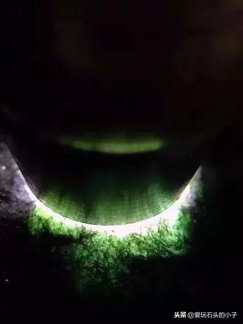 翡翠原石变化莫测,翡翠原石价格-第6张图片-翡翠网 翡翠原石变化莫测,翡翠原石价格-第6张图片-翡翠网