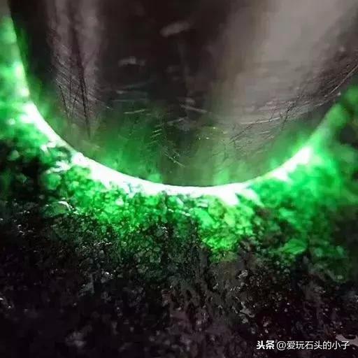 翡翠原石变化莫测,翡翠原石价格-第7张图片-翡翠网 翡翠原石变化莫测,翡翠原石价格-第7张图片-翡翠网