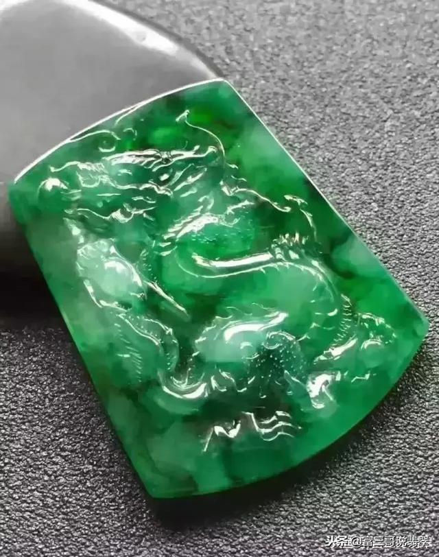 翡翠手镯细纹越来越多翡翠手镯表面有细纹怎么解决-第2张图片-翡翠网 翡翠手镯细纹越来越多翡翠手镯表面有细纹怎么解决-第2张图片-翡翠网