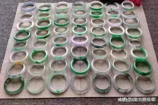 翡翠手镯细纹越来越多翡翠手镯表面有细纹怎么解决-第6张图片-翡翠网 翡翠手镯细纹越来越多翡翠手镯表面有细纹怎么解决-第6张图片-翡翠网