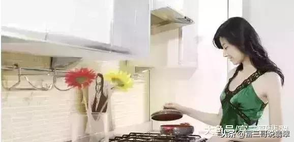 翡翠手镯细纹越来越多翡翠手镯表面有细纹怎么解决-第8张图片-翡翠网 翡翠手镯细纹越来越多翡翠手镯表面有细纹怎么解决-第8张图片-翡翠网