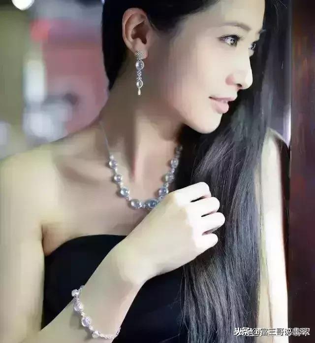 翡翠手镯细纹越来越多翡翠手镯表面有细纹怎么解决-第9张图片-翡翠网 翡翠手镯细纹越来越多翡翠手镯表面有细纹怎么解决-第9张图片-翡翠网