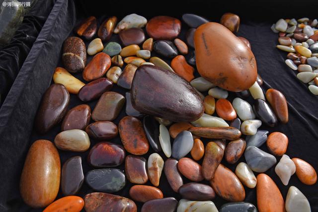 翡翠原石哪里买,翡翠原石摆摊价格-第6张图片-翡翠网 翡翠原石哪里买,翡翠原石摆摊价格-第6张图片-翡翠网