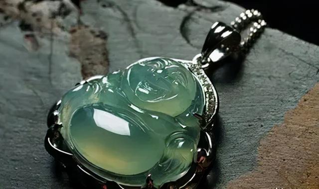 关于祖母绿翡翠手镯好吗的信息-第1张图片-翡翠网 关于祖母绿翡翠手镯好吗的信息-第1张图片-翡翠网