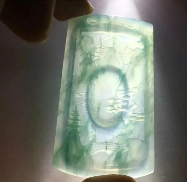 小的翡翠原石能开出什么,超级小的翡翠原石-第6张图片-翡翠网 小的翡翠原石能开出什么,超级小的翡翠原石-第6张图片-翡翠网