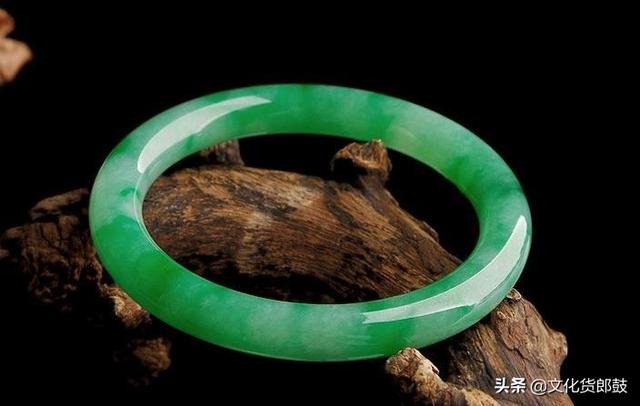 缅甸翡翠手镯怎么样辨别的简单介绍-第1张图片-翡翠网 缅甸翡翠手镯怎么样辨别的简单介绍-第1张图片-翡翠网