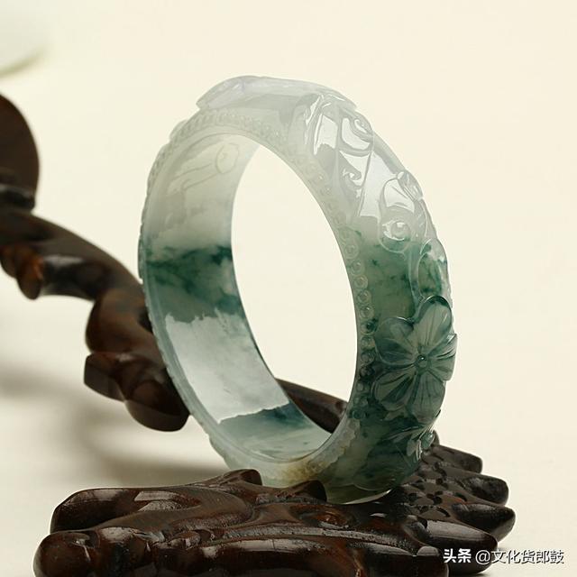 缅甸翡翠手镯怎么样辨别的简单介绍-第6张图片-翡翠网 缅甸翡翠手镯怎么样辨别的简单介绍-第6张图片-翡翠网