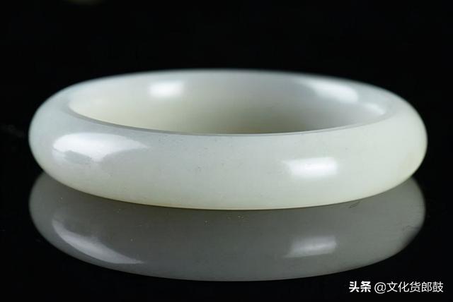 缅甸翡翠手镯怎么样辨别的简单介绍-第8张图片-翡翠网 缅甸翡翠手镯怎么样辨别的简单介绍-第8张图片-翡翠网