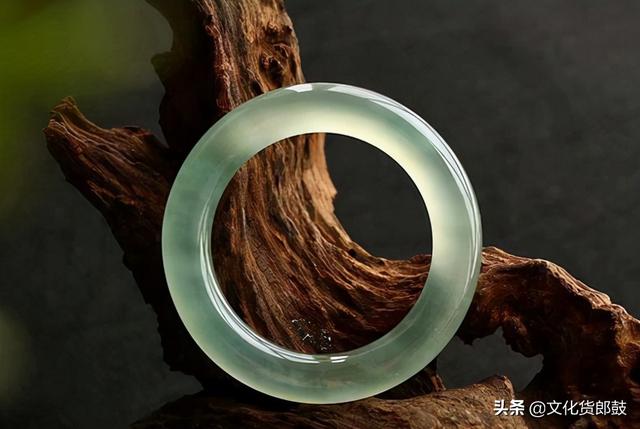 缅甸翡翠手镯怎么样辨别的简单介绍-第9张图片-翡翠网 缅甸翡翠手镯怎么样辨别的简单介绍-第9张图片-翡翠网