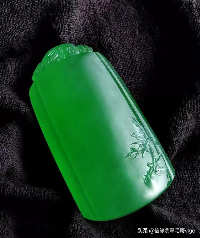 帝王绿翡翠知识视频帝王绿翡翠手镯鉴宝视频-第6张图片-翡翠网 帝王绿翡翠知识视频帝王绿翡翠手镯鉴宝视频-第6张图片-翡翠网