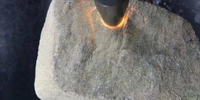 翡翠原石切的简单介绍-第4张图片-翡翠网 翡翠原石切的简单介绍-第4张图片-翡翠网