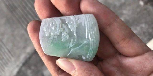 翡翠原石切的简单介绍-第10张图片-翡翠网 翡翠原石切的简单介绍-第10张图片-翡翠网