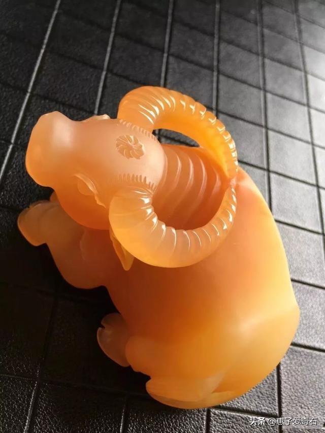 黑河翡翠原石如何鉴别的简单介绍-第1张图片-翡翠网