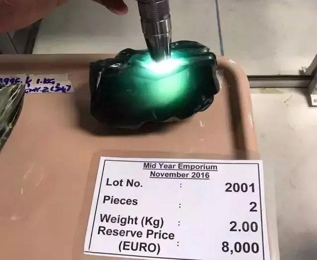 翡翠原石的特征翡翠原石翡翠原料区别-第5张图片-翡翠网 翡翠原石的特征翡翠原石翡翠原料区别-第5张图片-翡翠网