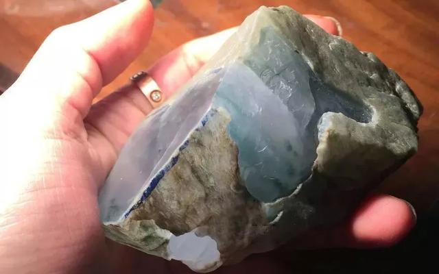 冰种翡翠分哪几种冰种翡翠原石盲盒-第3张图片-翡翠网 冰种翡翠分哪几种冰种翡翠原石盲盒-第3张图片-翡翠网