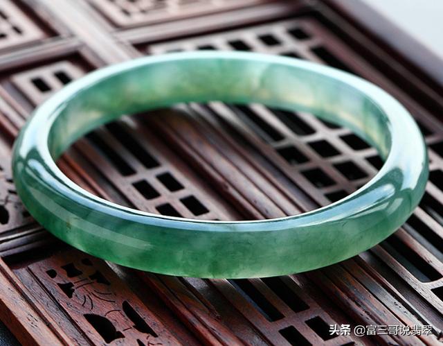 翡翠知识15问,翡翠问卡几是什么意思-第4张图片-翡翠网 翡翠知识15问,翡翠问卡几是什么意思-第4张图片-翡翠网