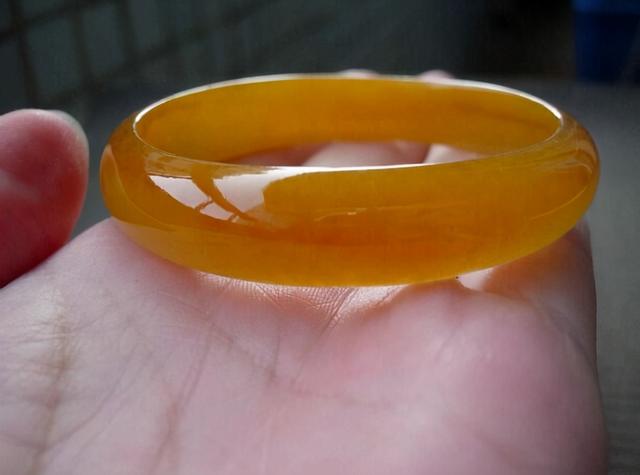 翡翠手镯的价值与作用的简单介绍-第4张图片-翡翠网 翡翠手镯的价值与作用的简单介绍-第4张图片-翡翠网