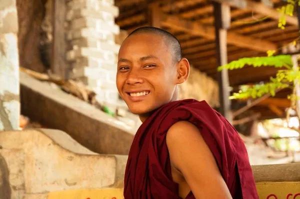 柬埔寨翡翠原石哪里买的简单介绍-第27张图片-翡翠网 柬埔寨翡翠原石哪里买的简单介绍-第27张图片-翡翠网