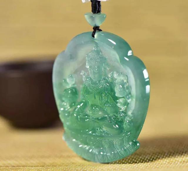 翡翠晴水料价格,翡翠冰种这个多少钱啊-第6张图片-翡翠网 翡翠晴水料价格,翡翠冰种这个多少钱啊-第6张图片-翡翠网