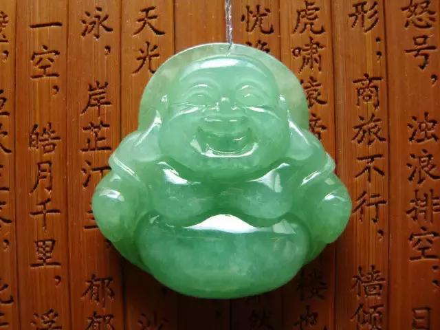 翡翠抛光视频教程,翡翠知识大全视频讲解-第14张图片-翡翠网 翡翠抛光视频教程,翡翠知识大全视频讲解-第14张图片-翡翠网