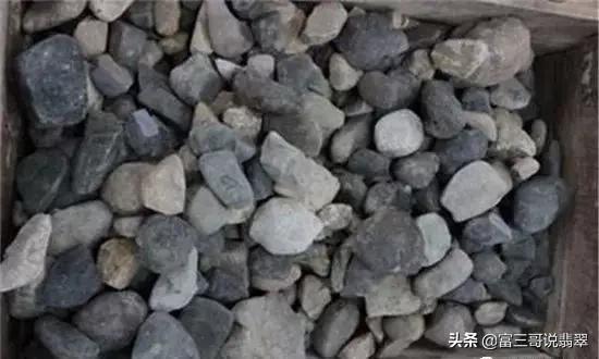 莫西沙黄翡原石特点莫西沙翡翠原石公斤料-第1张图片-翡翠网 莫西沙黄翡原石特点莫西沙翡翠原石公斤料-第1张图片-翡翠网