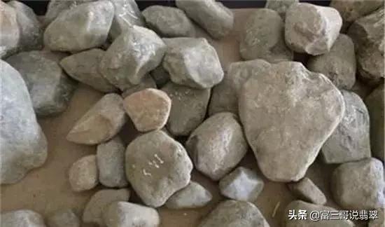 莫西沙黄翡原石特点莫西沙翡翠原石公斤料-第3张图片-翡翠网 莫西沙黄翡原石特点莫西沙翡翠原石公斤料-第3张图片-翡翠网