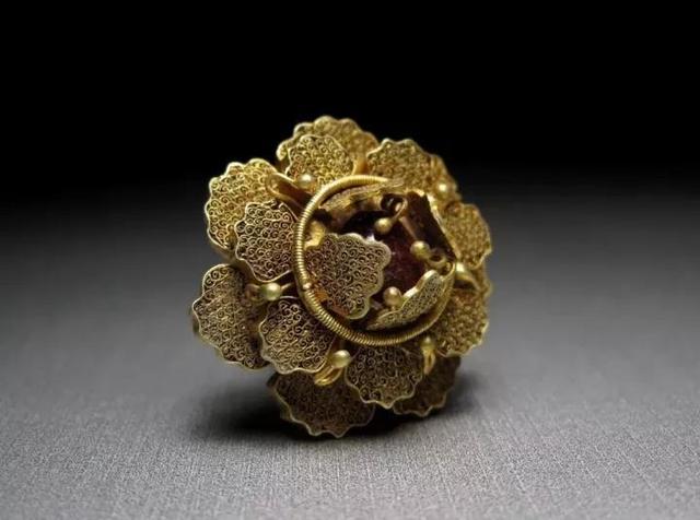 玉石翡翠知识翡翠的保养小知识-第8张图片-翡翠网 玉石翡翠知识翡翠的保养小知识-第8张图片-翡翠网