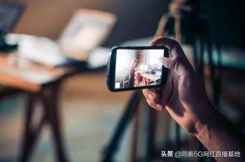 抖音直播怎么赚钱主播其实根本赚不到什么钱-第1张图片-翡翠网 抖音直播怎么赚钱主播其实根本赚不到什么钱-第1张图片-翡翠网