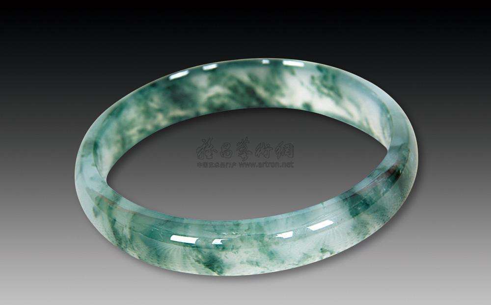 上海王女士买了12万的翡翠手镯女人戴翡翠手镯有什么好处-第2张图片-翡翠网 上海王女士买了12万的翡翠手镯女人戴翡翠手镯有什么好处-第2张图片-翡翠网