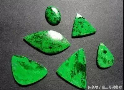 翡翠原石的好坏与翡翠原石相似的石头-第1张图片-翡翠网 翡翠原石的好坏与翡翠原石相似的石头-第1张图片-翡翠网