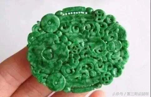 翡翠原石的好坏与翡翠原石相似的石头-第3张图片-翡翠网 翡翠原石的好坏与翡翠原石相似的石头-第3张图片-翡翠网