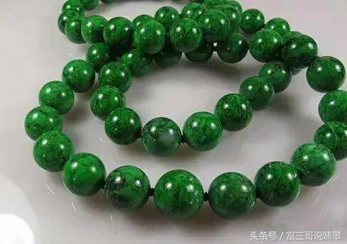 翡翠原石的好坏与翡翠原石相似的石头-第5张图片-翡翠网 翡翠原石的好坏与翡翠原石相似的石头-第5张图片-翡翠网