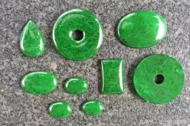 翡翠原石的好坏与翡翠原石相似的石头-第7张图片-翡翠网 翡翠原石的好坏与翡翠原石相似的石头-第7张图片-翡翠网